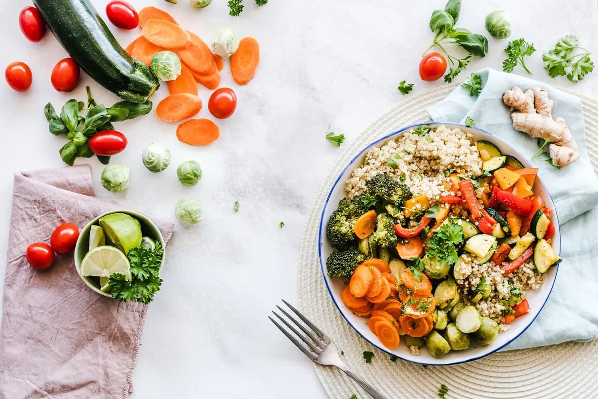 Vorbereitete, gesunde Meal-Prep-Bowls für die ganze Woche
